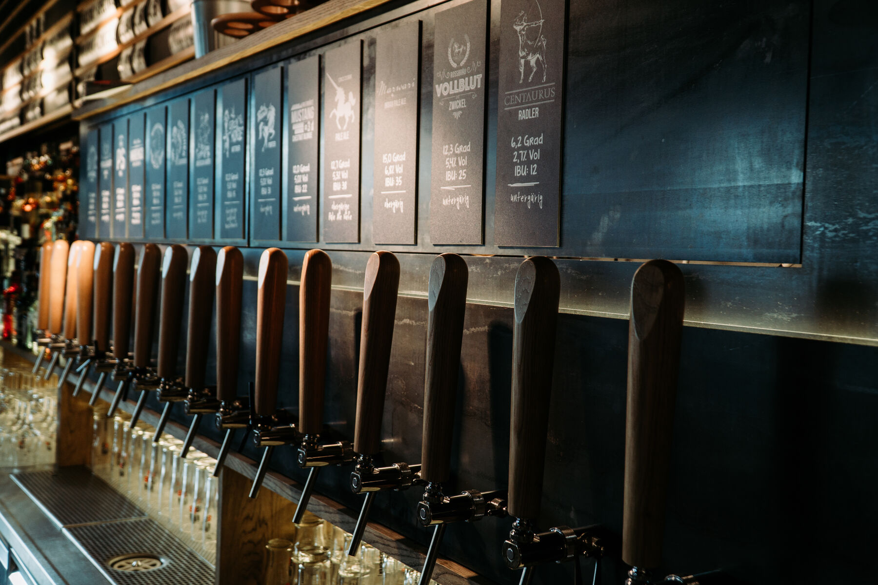 Glorious Bastards Europark Salzburg Bar Innenraumdesign